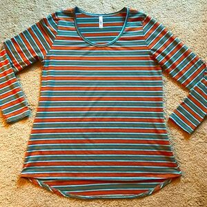 LuLaRoe Lynnae t-shirt with high-low hem